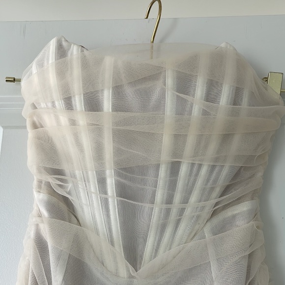 White Fox - Picture 4 of 7